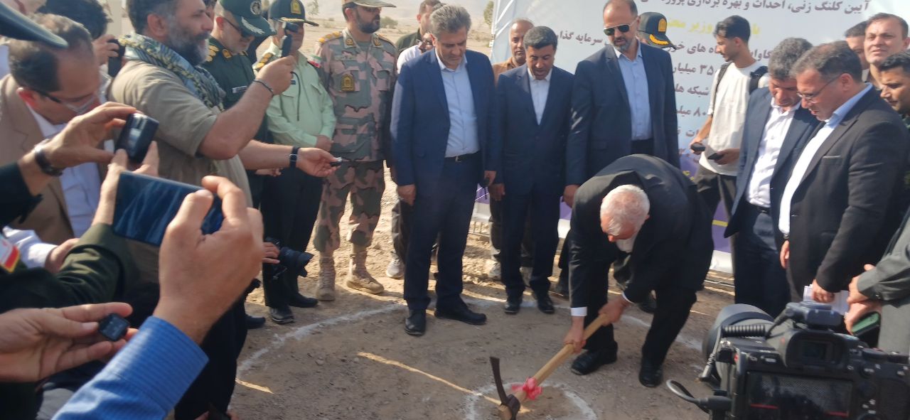 آیین کلنگزنی، احداث و بهرهبرداری پروژههای صنعت برق استان ایلام با حضور وزیر محترم نیرو برگزار شد.